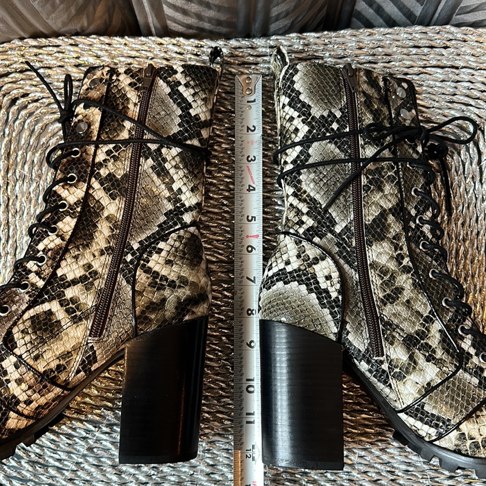 Like new Dolce Vita Ayleen snakeskin lace up zip up boots size 9.5 snake skin - Picture 15 of 15